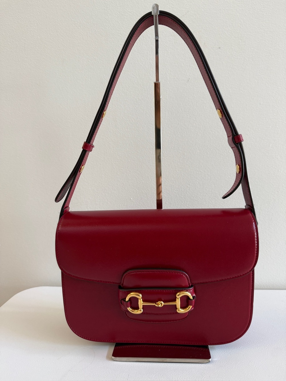 GUCCI Horsebit 1955 Medium Leather Shoulder Bag, Red